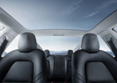 model 3 specificaties interior glass roof - blue sky